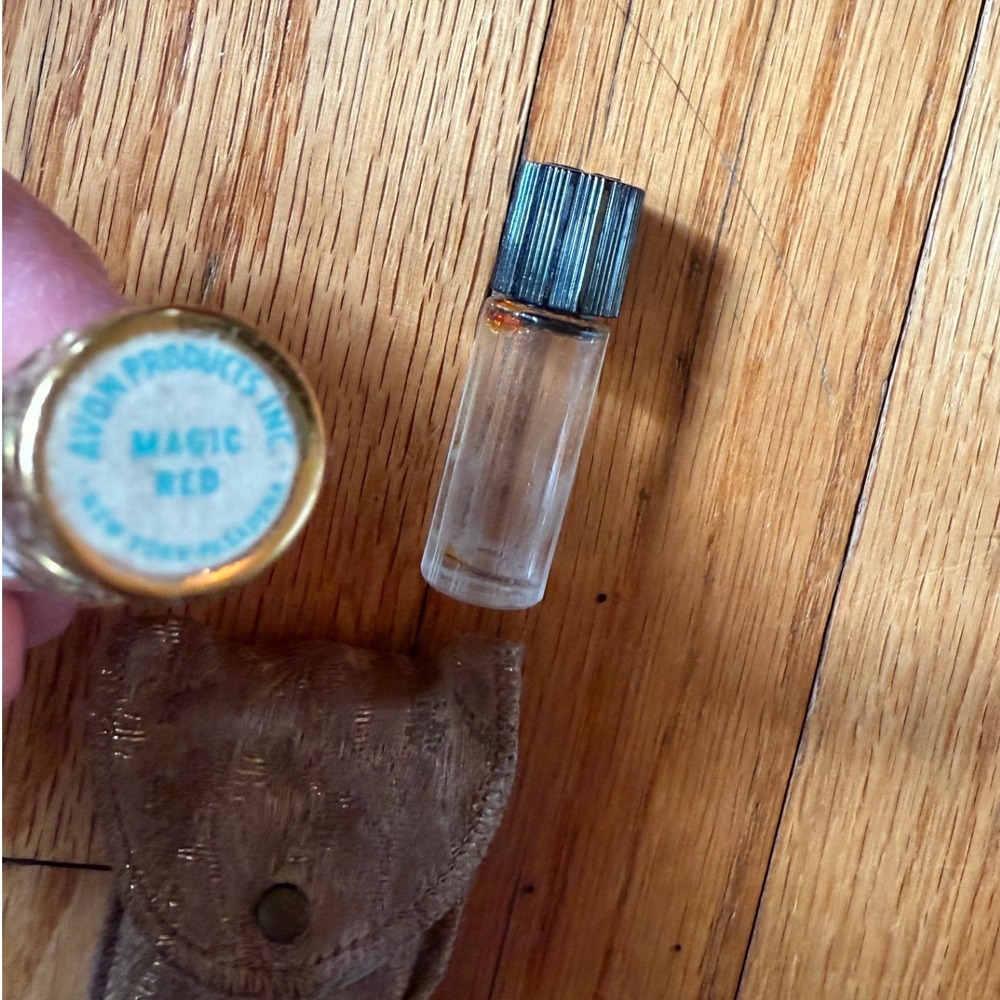Vtg 40s Avon Magic Red Lipstick Gold Filigree Tube with Pouch and Glass Vial - Picture 2 of 4